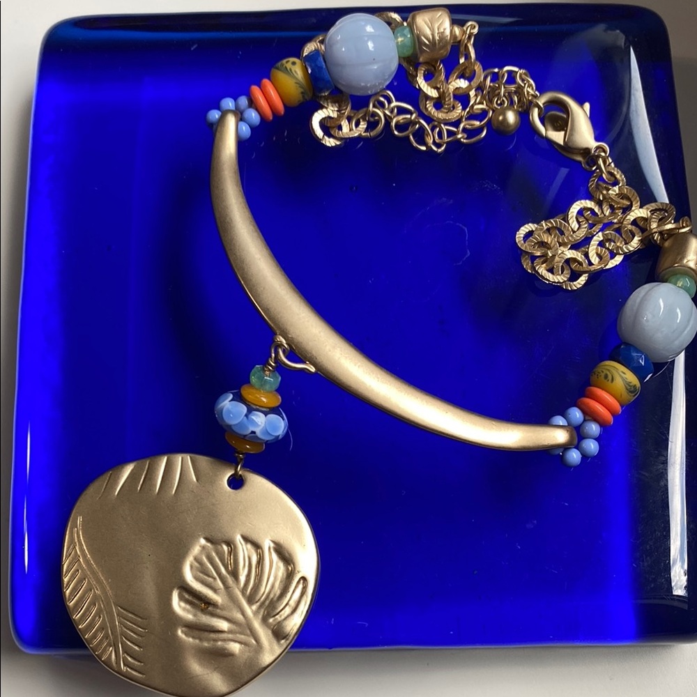 Chico's Gold-tone and Blue Necklace with Leaf Pendant.  Like NEW!